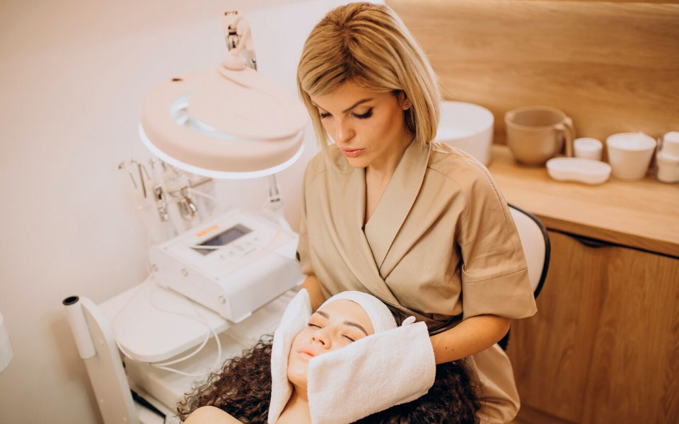 Formação em estética: uma escolha inteligente para quem quer mudar de vida